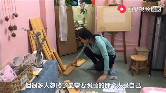 300塊的出租房活出30000塊的生活，打工妹變藝術(shù)家vlog走紅西瓜視頻
