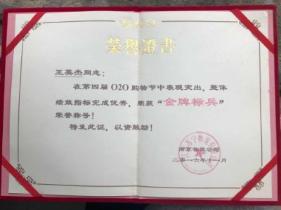 是時(shí)候表演真正的技術(shù)了！蘇寧“車神”用叉車挑起礦泉水瓶