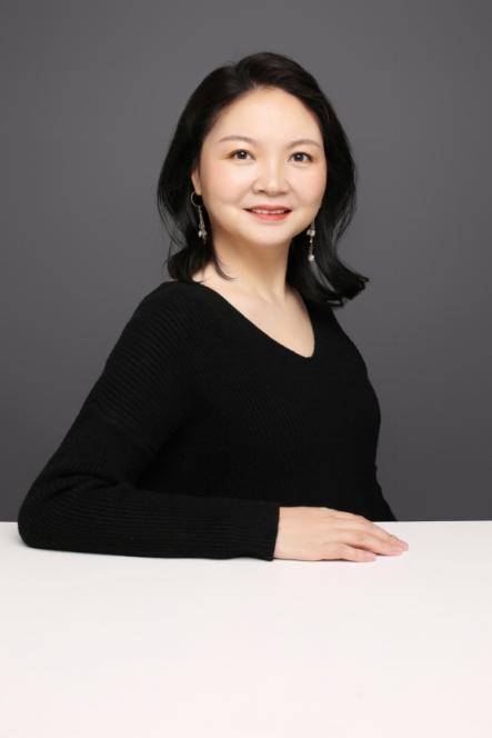 新拍檔遠(yuǎn)赴戛納電影節(jié)，“餐飲女王”搶灘登陸紅毯