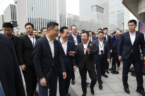 小馬哥和王健林逛街，都路過(guò)了哪些黑科技？
