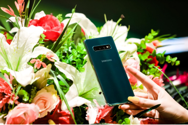 三星Galaxy S10拍視頻穩(wěn)定、清晰 領(lǐng)先華為P30