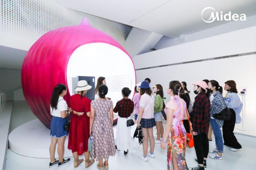 美的冰箱空降食材藝術展，導致在場上千枚洋蔥集體“變異”