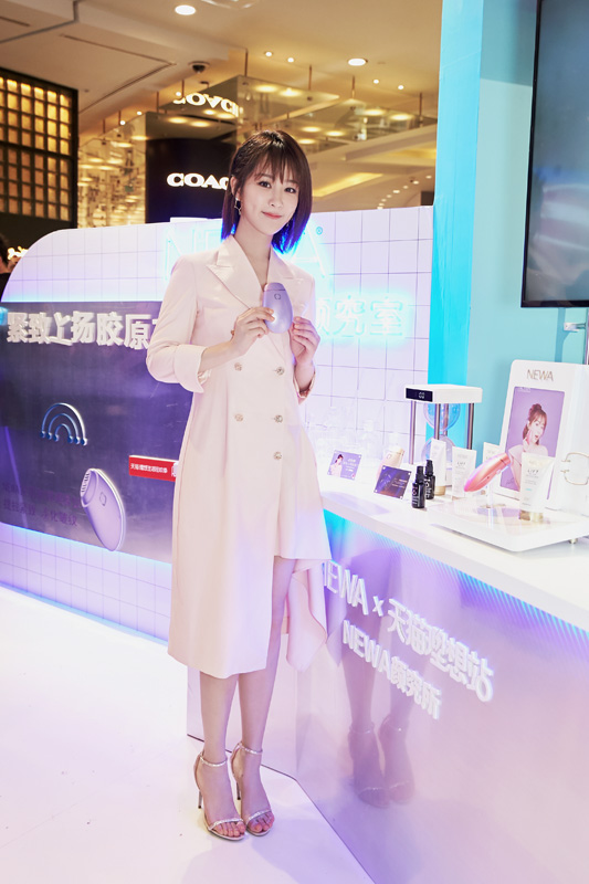 楊紫出席以色列NEWA家用射頻美容儀的活動，緊致少女肌令人羨慕