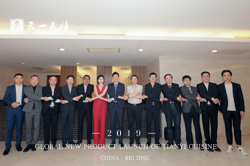 倪萍、王江寧出席天一美膳·飽倍兒2019新品發(fā)布會，星光熠熠眾星璀璨
