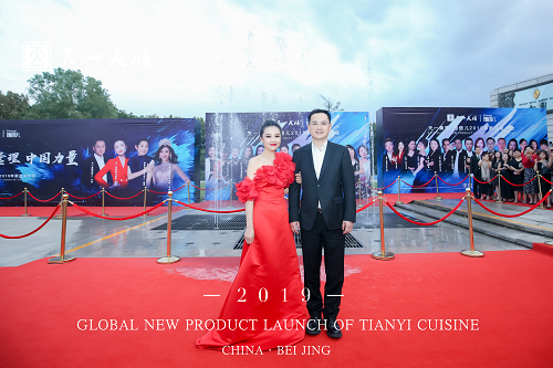 倪萍、王江寧出席天一美膳·飽倍兒2019新品發(fā)布會，星光熠熠眾星璀璨