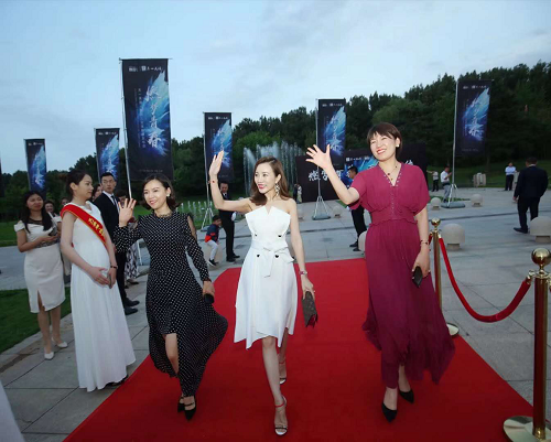 倪萍、王江寧出席天一美膳·飽倍兒2019新品發(fā)布會，星光熠熠眾星璀璨