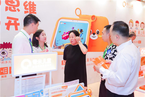 奇米兒童至尊新品M5隆重發(fā)布，獨家內(nèi)置“何秋光思維訓(xùn)練課程”！