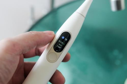 看得見的凈白！體驗小米有品眾籌爆款Oclean X智能觸屏電動牙刷的真智能