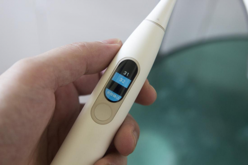 看得見的凈白！體驗小米有品眾籌爆款Oclean X智能觸屏電動牙刷的真智能