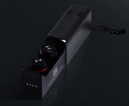 真無線耳機新寵，UA小黑盒大戰(zhàn)蘋果AirPods
