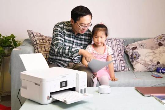 還在為家庭教育煩惱？ 愛普生智能套裝幫你三招搞定熊孩子