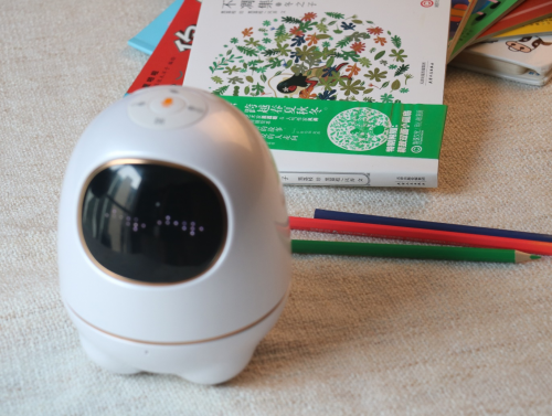 智能機器人哪個品牌好？科大訊飛阿爾法蛋·S一個暑假讓孩子能和外國人交流