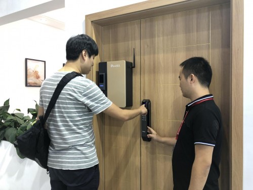 逛建博會智能家居館新發(fā)現(xiàn)！——樸墅指靜脈鎖與家門口智能家居新產(chǎn)品
