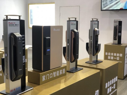 逛建博會智能家居館新發(fā)現(xiàn)！——樸墅指靜脈鎖與家門口智能家居新產(chǎn)品
