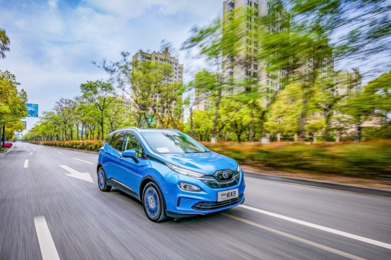 雨天行駛純電動(dòng)車更安全？北汽新能源EX3告訴你為什么