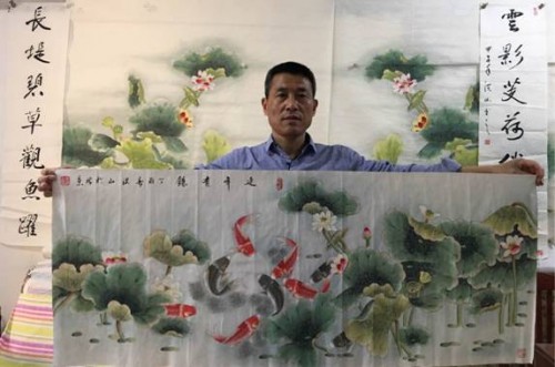 客廳背景墻上的掛畫，名家手繪花鳥國畫更受歡迎