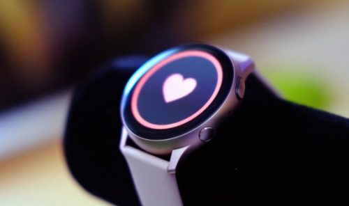 三星Galaxy Watch Active2來(lái)了，觸摸旋轉(zhuǎn)表盤，更大更強(qiáng)