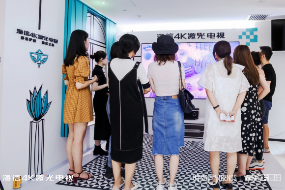 100位時(shí)尚編輯的選擇 用海信激光電視打造時(shí)尚客廳