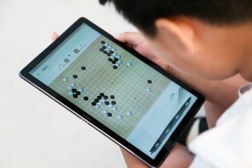 華為AI助推圍棋發(fā)展 王磊：AI給圍棋帶來變革 更帶來契機(jī)