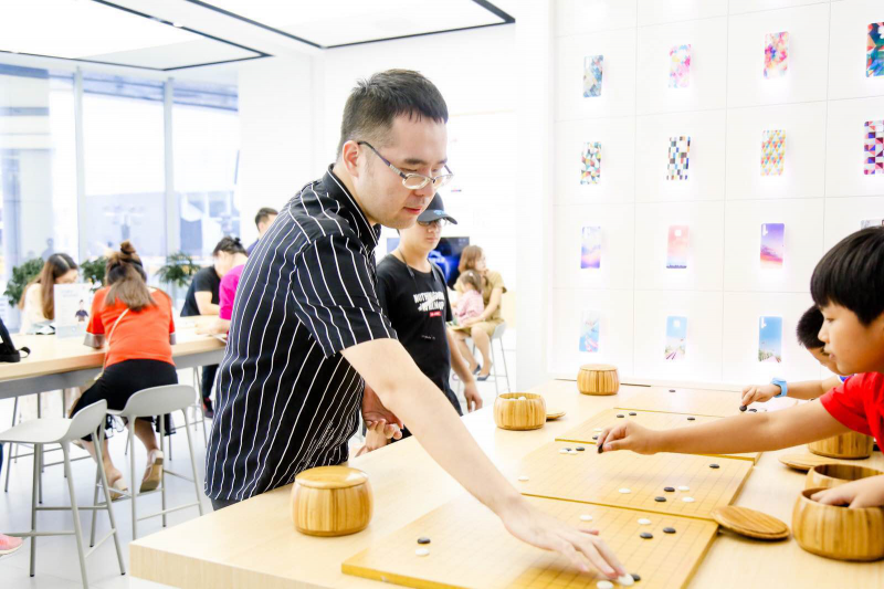 從對手到工具 圍棋世界冠軍親臨濟(jì)南華為門店談AI與圍棋