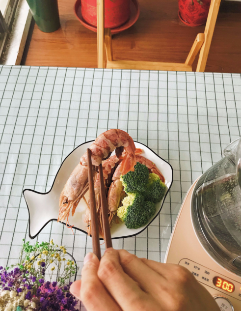 在家不開火也能涮火鍋？鳴盞涮涮養(yǎng)生壺開啟輕養(yǎng)生活