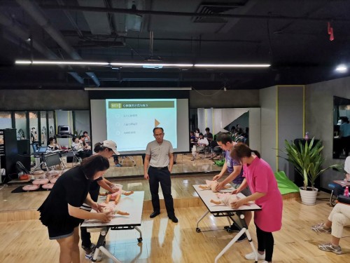 健身房加盟：光豬圈健身聯(lián)合急診夜鷹開(kāi)展急救培訓(xùn)課