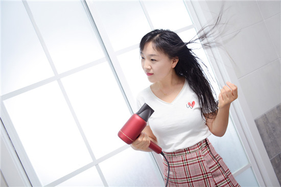 萊克F6水離子渦扇吹風(fēng)機(jī)，簡(jiǎn)直就是“護(hù)發(fā)神器”