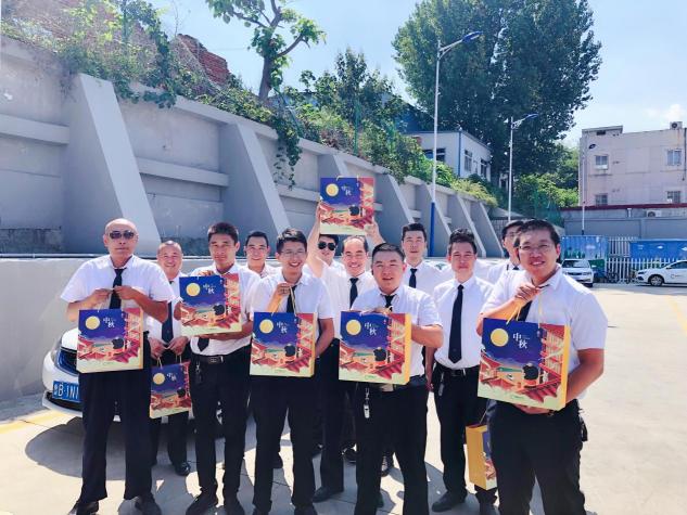 白襯衫、定制月餅，曹操出行司機(jī)不一樣的中秋好禮