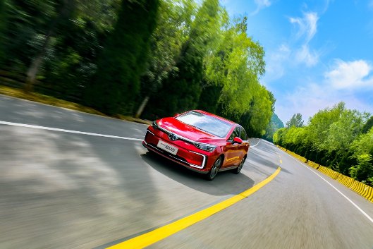 電動(dòng)汽車(chē)是否安全？全球首次三車(chē)雙重碰撞測(cè)試將給出答案
