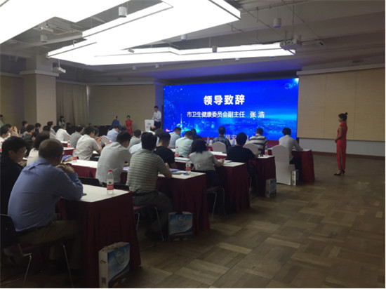 上海萬雍科技股份有限公司協(xié)辦2019年國家網絡安全宣傳周上?；顒又匾终搲?/></p><p>如何在享受便利的同時筑牢人民群眾健康信息安全防線?面對新病毒和木馬攻擊、滲透攻擊、插播篡改、社會工程學攻擊等區(qū)域衛(wèi)生健康信息化工作中網絡安全新風險，松江區(qū)副區(qū)長龍婉麗認為提升網絡安全意識和對網絡安全工作的重視是關鍵。近年來，松江從增加人、財、物投入，形成內部網絡安全體系與工作模式等入手開展醫(yī)療衛(wèi)生網絡安全建設。</p><p align=
