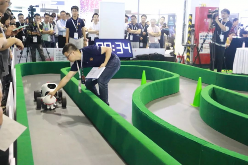 讓智慧“飛馳”，華為云無(wú)人車挑戰(zhàn)杯背后的技術(shù)故事