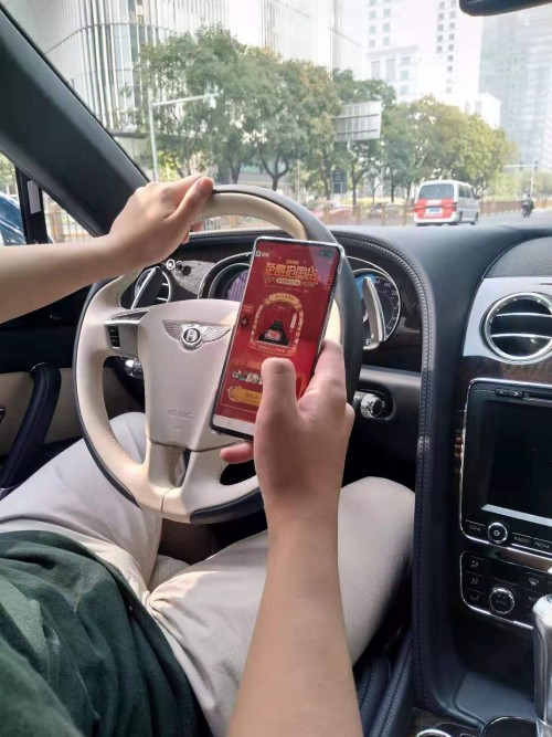 百度國潮季火了！賓利車主呼朋引伴免費(fèi)搶國貨