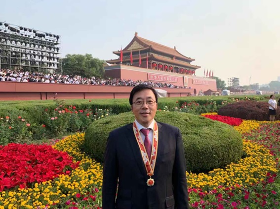 20載報(bào)國情，“星光中國芯工程”鄧中翰團(tuán)隊(duì)集體受邀參加70周年國慶觀禮