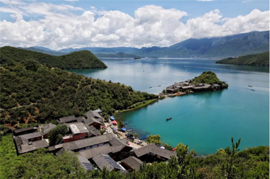 發(fā)呆放空好去處：在靜謐唯美的瀘沽湖畔，擇一處美宿，坐看云卷云舒