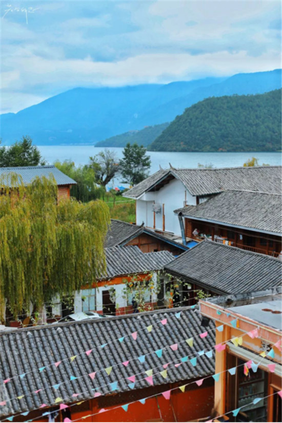 發(fā)呆放空好去處：在靜謐唯美的瀘沽湖畔，擇一處美宿，坐看云卷云舒