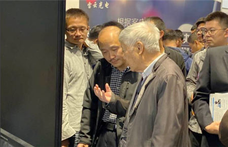 CDIMA｜易誠高科OLED人工智能校準全棧解決方案獲兩院院士認可