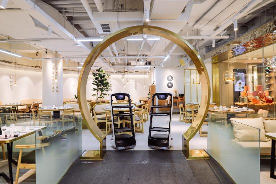 文藝小清新餐廳也有科技范,普渡科技送餐機器人落地泉州宋小謹(jǐn)