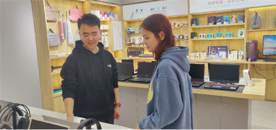 小縣城的大生意經(jīng)，看河南鞏義90后店長如何玩轉(zhuǎn)新式線下零售