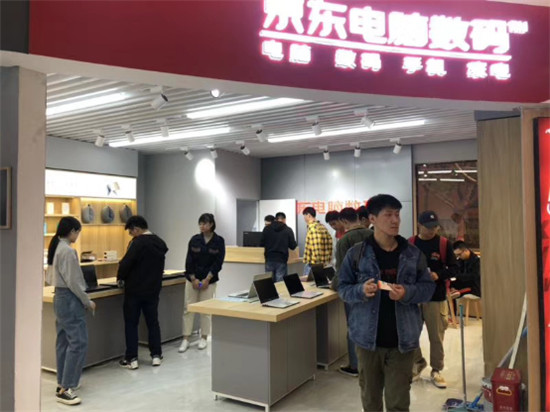 小縣城的大生意經(jīng)，看河南鞏義90后店長如何玩轉(zhuǎn)新式線下零售