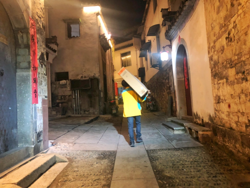快遞小哥的“最強(qiáng)大腦”：為千個(gè)包裹規(guī)劃路線、一天和500多人通電話