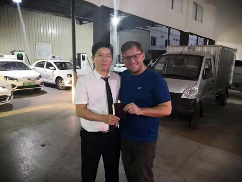 點(diǎn)贊！汕頭曹操出行司機(jī)物歸原主感動(dòng)外國(guó)友人