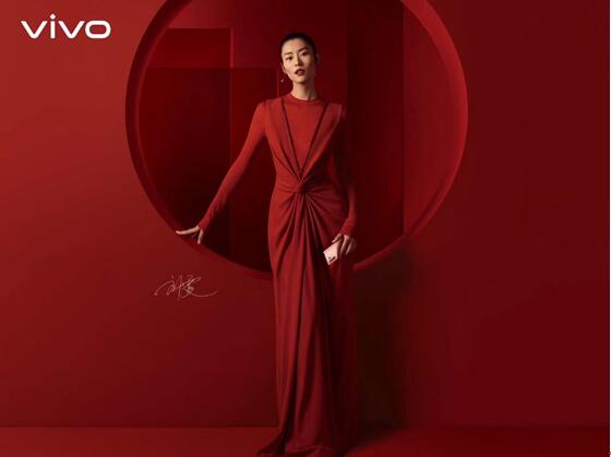 vivo X30 × 劉雯時尚大片首曝光，高級質(zhì)感一躍而出