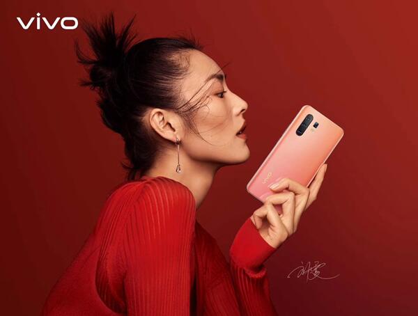 vivo X30 × 劉雯時尚大片首曝光，高級質(zhì)感一躍而出