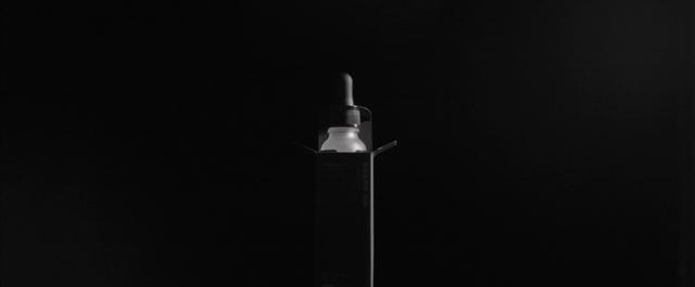 關于成分的黑白想象：HomeFacialPro煙酰胺原液廣告大片全新發(fā)布