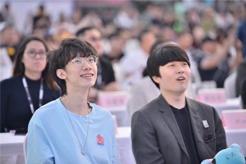 WUCG三亞電競節(jié)狂歡盛會，西伯利亞帶你體驗職業(yè)選手耳機(jī)！