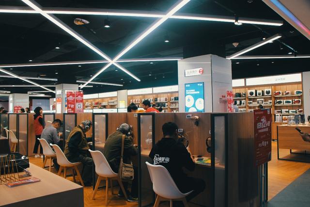 聽聲辯位，“吃雞”更爽：京東電器超級體驗店漫步者區(qū)帶來身臨其境游戲體驗