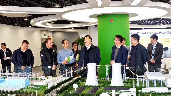 工信部信軟司王建偉副司長一行 蒞臨寧波綠盟智慧城市安全運營中心調(diào)研指導