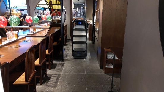 用餐飲機(jī)器人喚醒品牌活力，呷哺呷哺上市5年如何保持“常青”