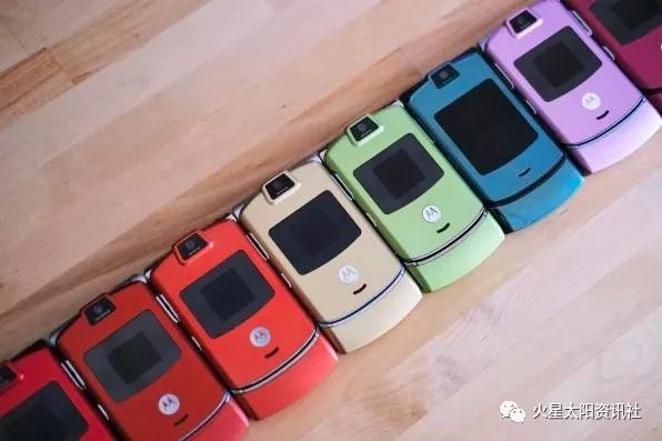 未來與經(jīng)典的碰撞，折疊屏 razr 2019 帶你回首鋒芒歲月
