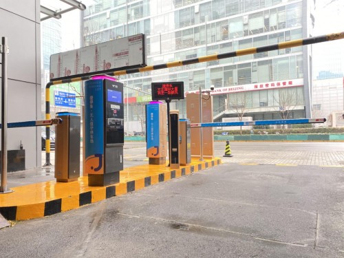 捷停車·云托管落地方正國(guó)際大廈！創(chuàng)新車場(chǎng)管理服務(wù)帶來(lái)全新智慧體驗(yàn)